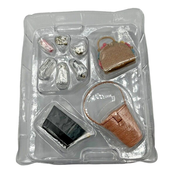 2004 Barbie Hallmark Keepsake Ornament Adding the Right Touch Set of 9 RETIRED - Picture 5 of 8